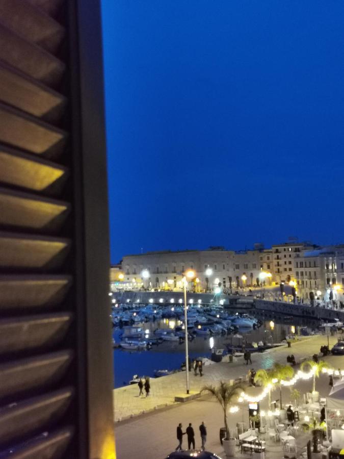 La Finestra Sul Porto Apartamento Trani Exterior foto