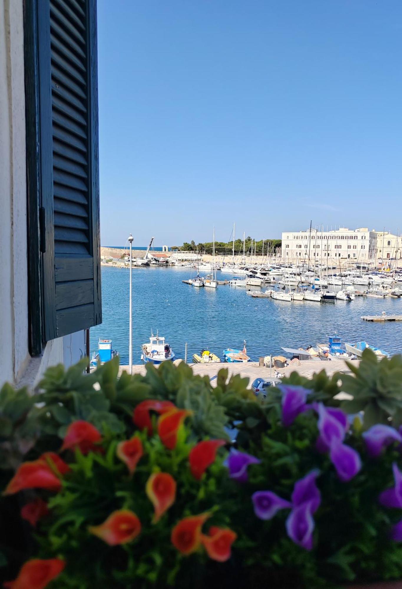 La Finestra Sul Porto Apartamento Trani Exterior foto