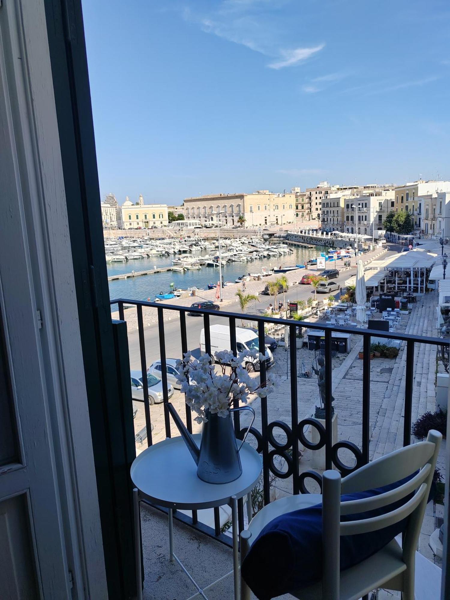 La Finestra Sul Porto Apartamento Trani Exterior foto