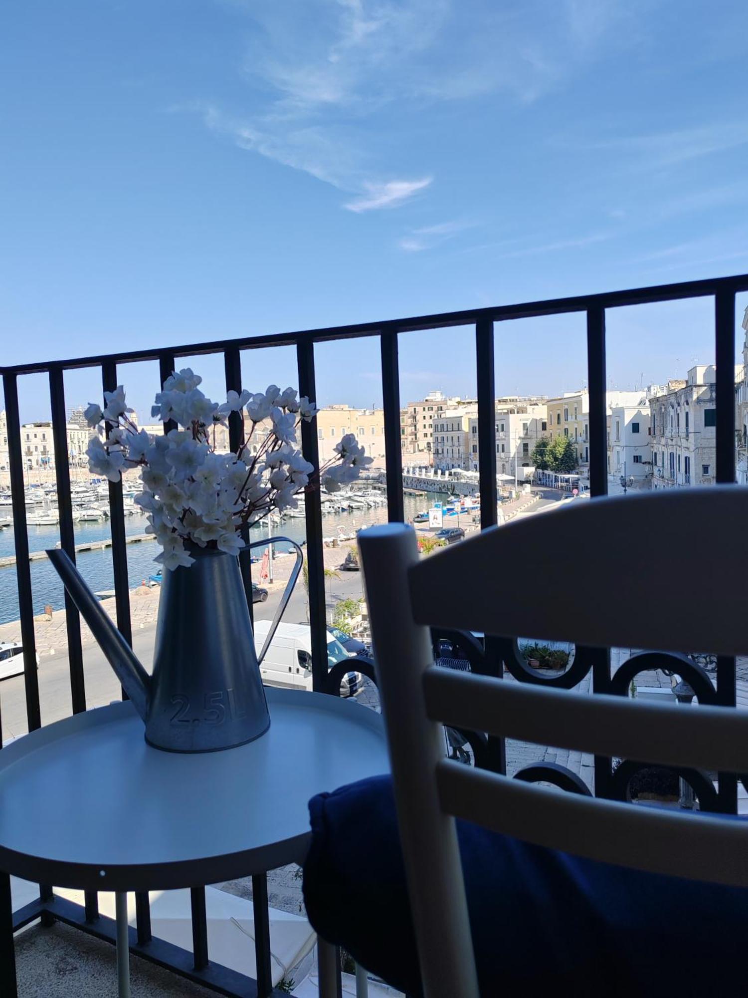 La Finestra Sul Porto Apartamento Trani Exterior foto