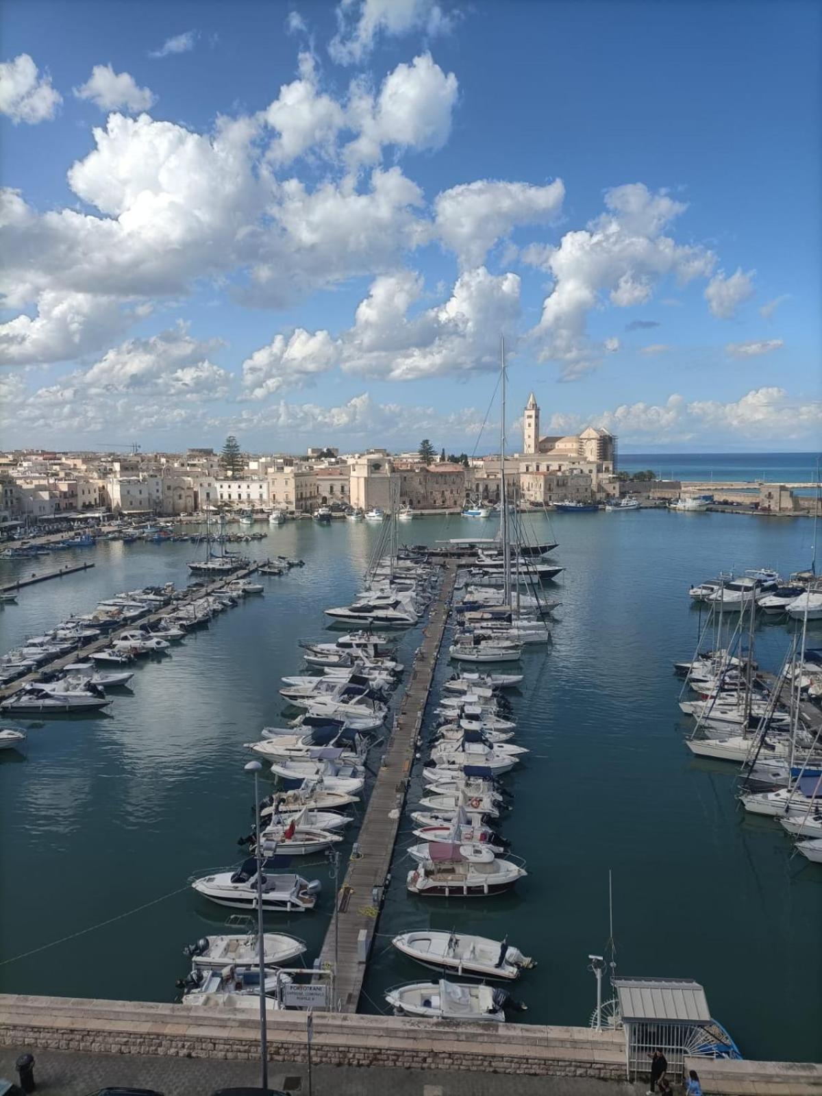 La Finestra Sul Porto Apartamento Trani Exterior foto